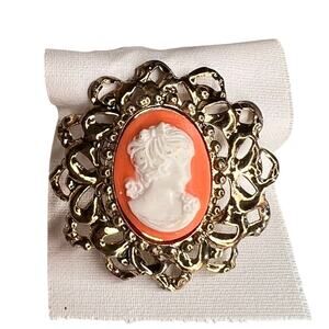 Vintage Cameo Brooch